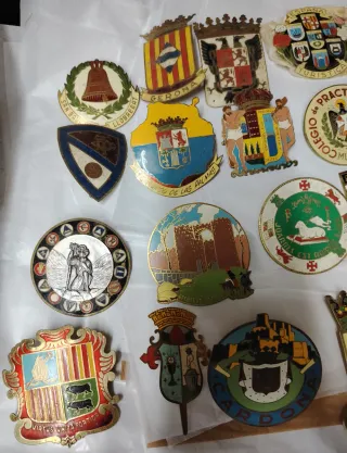 Lote de chapas de coleccionismo para vespa