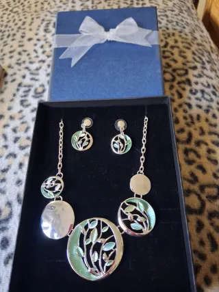 Conjunto collar y pendientes