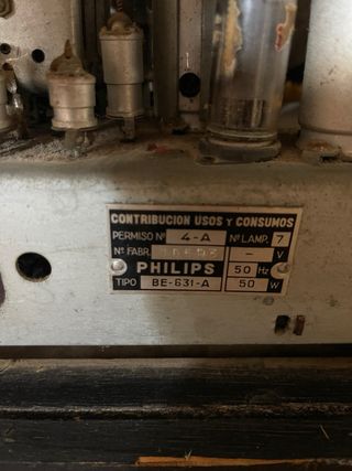 Dos radios antiguas de 1953