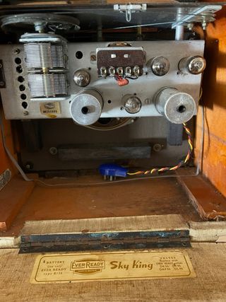 Dos radios antiguas de 1953