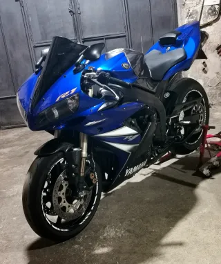Yamaha R1 Blu
