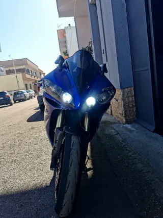 Yamaha R1 Blu