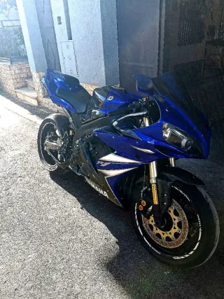 Yamaha R1 Blu