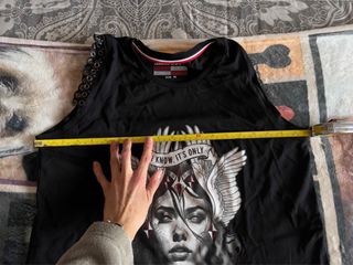 Camiseta Negra con Diseño Rock & Roll Talla M