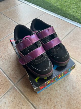 Zapatillas con ruedas chica n34