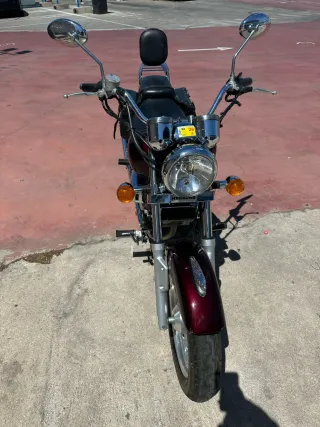 Moto Hyosung Negra y granate