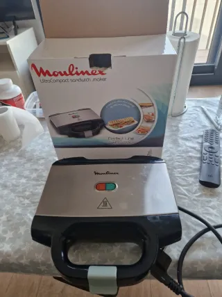 Sandwichera Moulinex 700W
