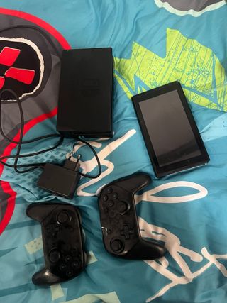 Nintendo Switch + 2 Mandos Pro