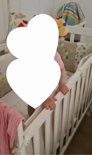 Cuna de madera blanca