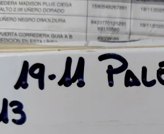 Uñero negro puerta corredera