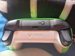 Mando Xbox Series X Velocity Green