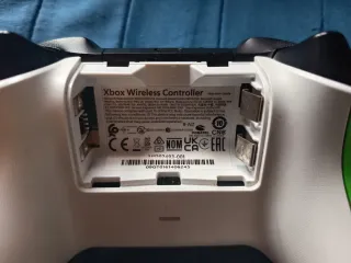 Mando Xbox Series X Velocity Green