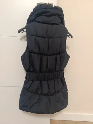 Chaleco guateado negro con cinturón