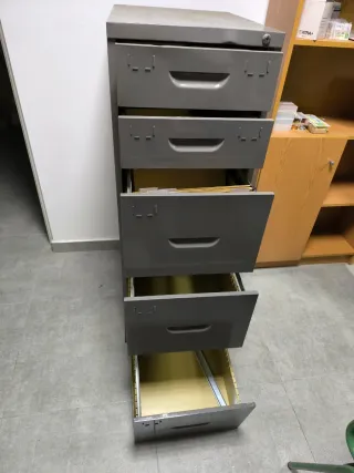 Archivio metallico da ufficio con 5 cassetti