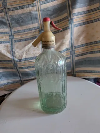 Sifón antiguo de vidrio verde