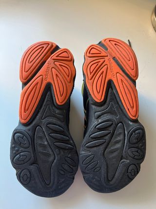 Zapatillas Adidas Ozweego Negras y Naranjas