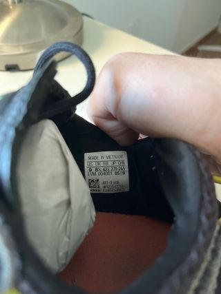 Zapatillas Adidas Ozweego Negras y Naranjas