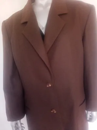 Chaqueta  talla grande mujer. marrón