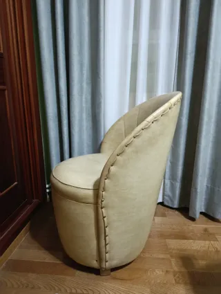 Butaca descalzadora beige