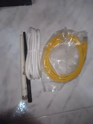 Cable Ethernet Amarillo y Blanco