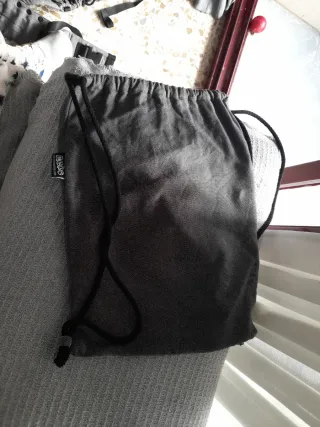 Mochila portabebés ergonómica gris,costó 150