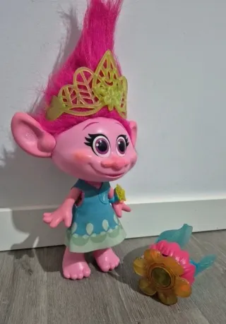 Poppy Momento Abrazo Muñeca Interactiva