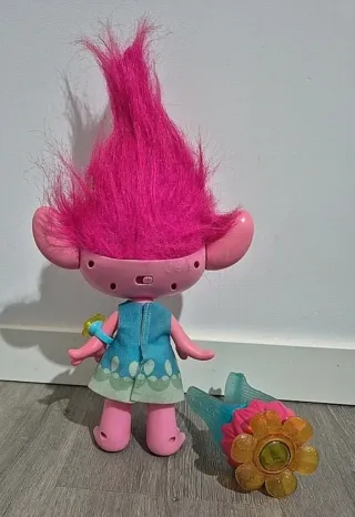 Poppy Momento Abrazo Muñeca Interactiva