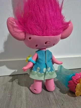 Poppy Momento Abrazo Muñeca Interactiva