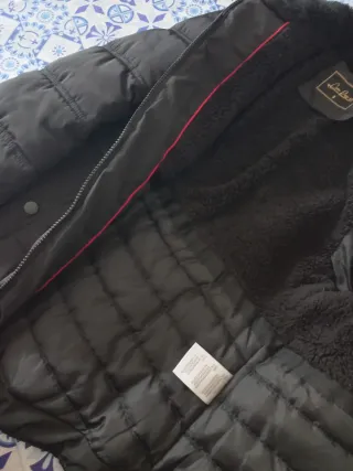 Abrigo negro ajustado