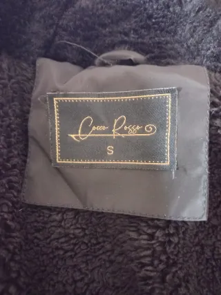 Abrigo negro ajustado