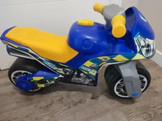 Moto de juguete policía niño