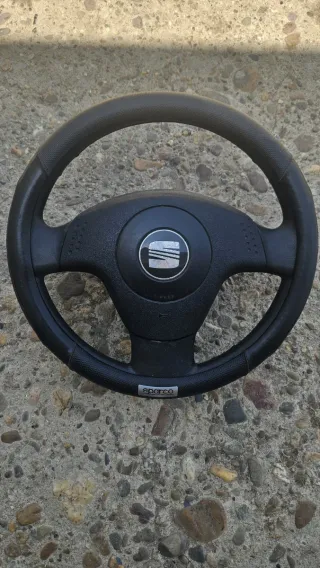 Volante Seat Ibiza/Córdoba 6L con funda sparco
