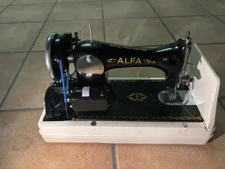 Máquina de coser Alfa