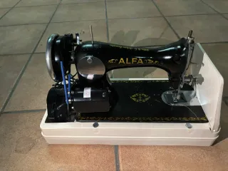 Máquina de coser Alfa