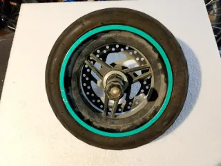 Rueda patinete con disco freno