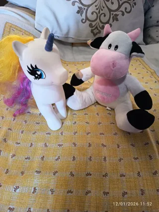 2 juguetes vaca y unicornio