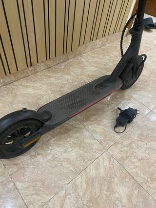 Patinete eléctrico negro