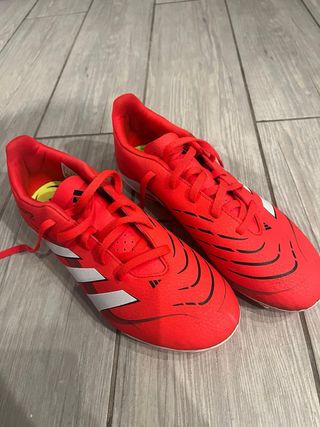 Scarpe da calcio Adidas rosse