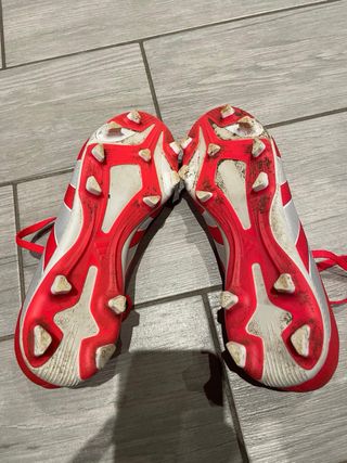 Scarpe da calcio Adidas rosse