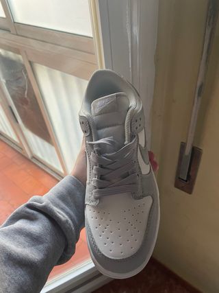 Nike Dunk grises y blancas