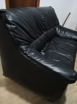 Sofá de piel negro