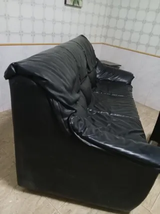 Sofá de piel negro