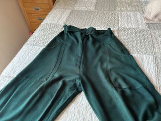 Pantalones verdes de vestir marca Lurdes Bergada