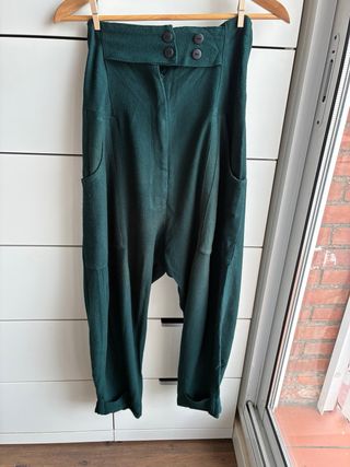 Pantalones verdes de vestir marca Lurdes Bergada