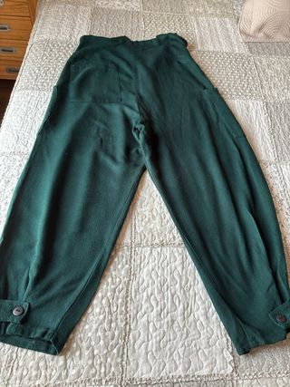 Pantalones verdes de vestir marca Lurdes Bergada