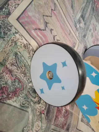 Triciclo de madera con ruedas decoradas