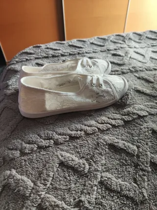 Zapatillas de encaje blancas verano