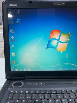 Portátil ASUS Negro con Diseño