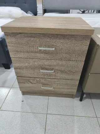 Mesitas de noche de madera 60€ la unidad