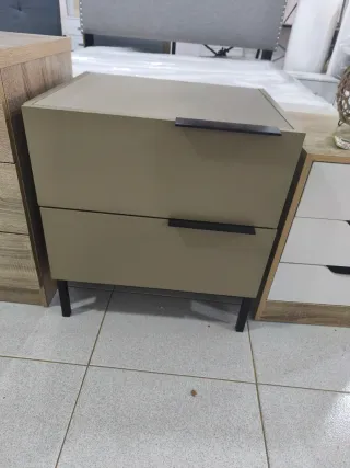 Mesitas de noche de madera 60€ la unidad